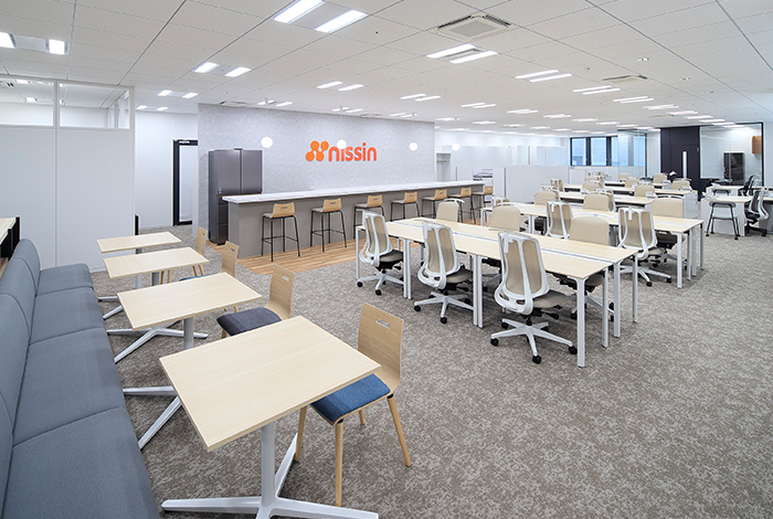 『Smart＆compact』 <br>社員の生産性が上がる落ち着いたスペースとくつろげる空間を兼ねたオフィス