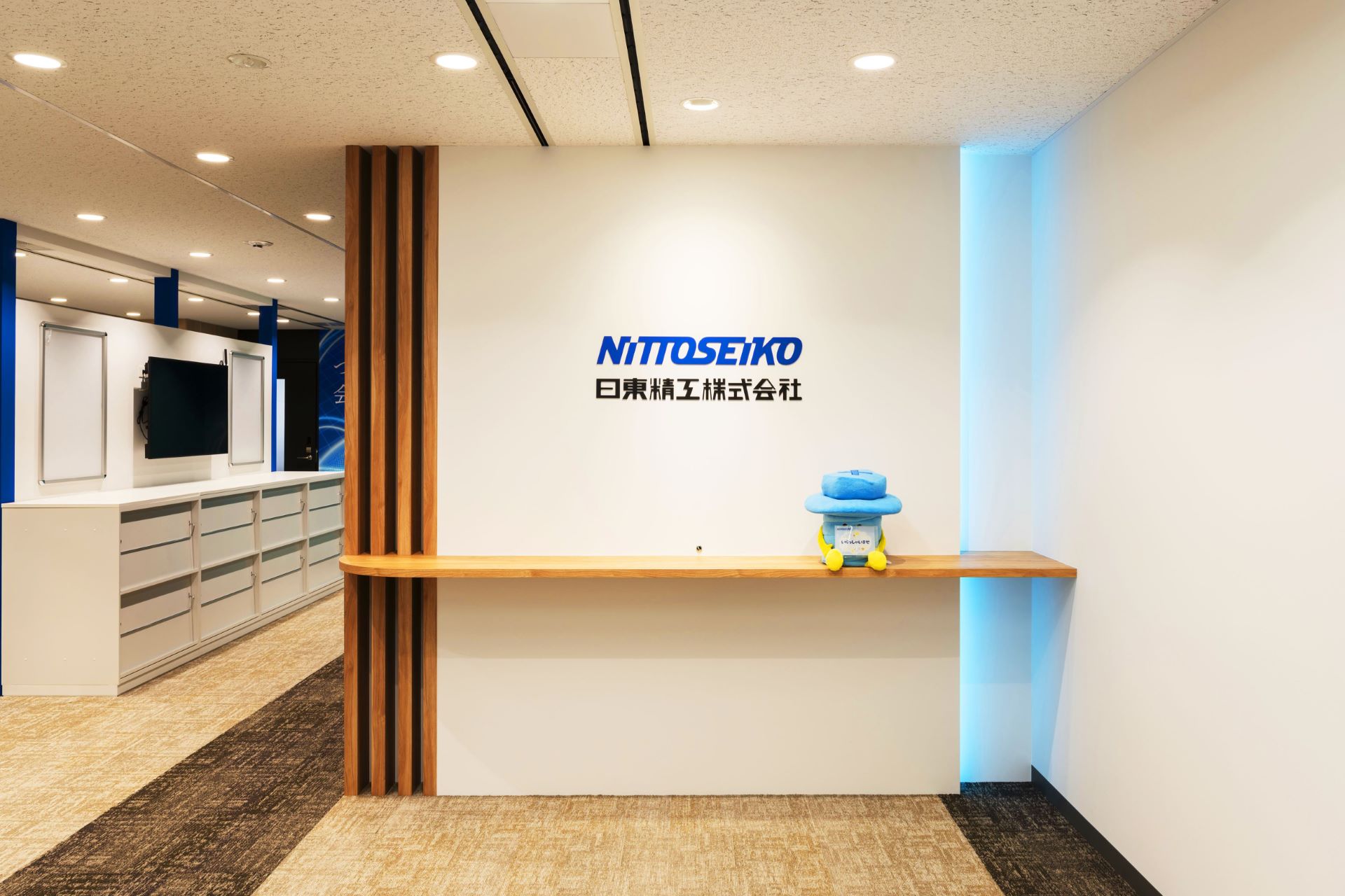 移転で実現した“見せるオフィス”。駅近の集約型空間で来訪者対応を最適化
